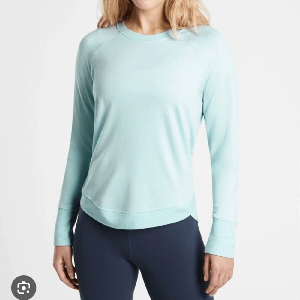NWT Athleta Mindset Sweatshirt Gentle Blue Medium
